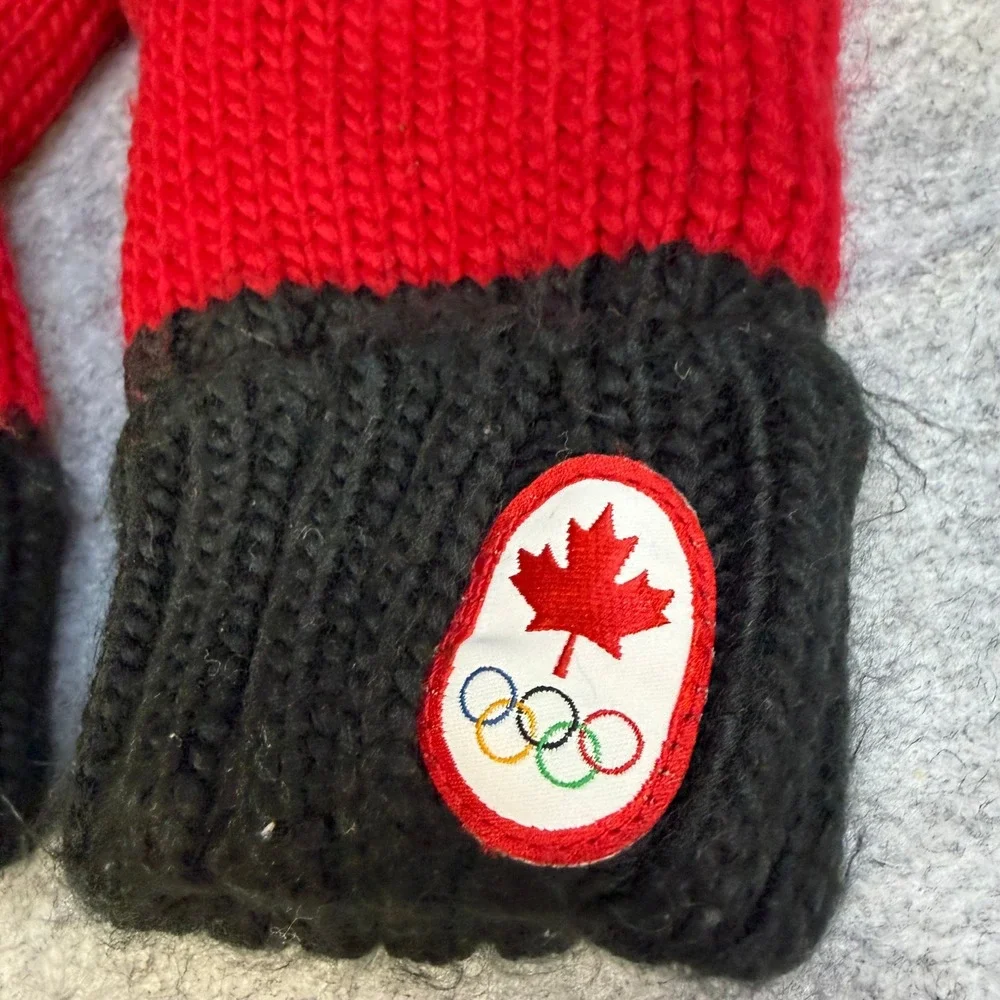 Hudson's Bay Team Canada Olympic Mittens Red White Black Knit Fleece Lined